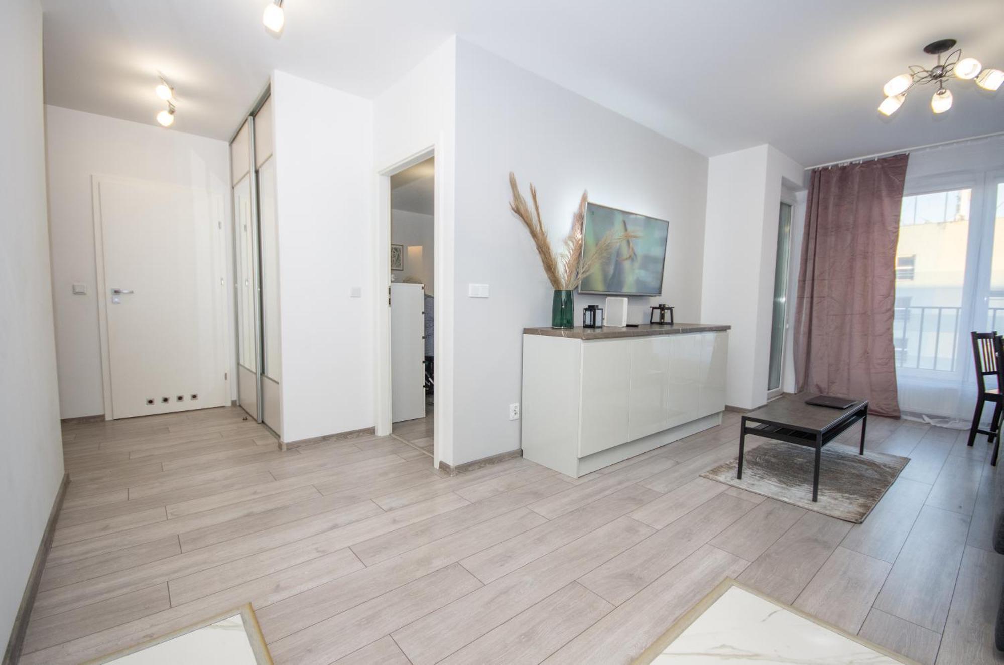 Inpoint Zablocie Near To University, Schindler's Factory, Aptiv,cisco, Ocean And Enterprise Park Appartement *
