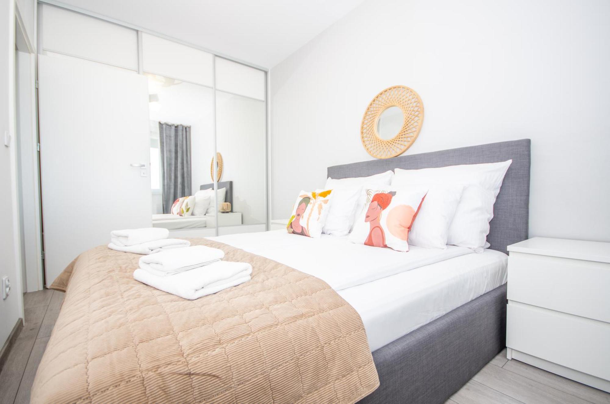 Appartement Inpoint Zablocie Near To University, Schindler's Factory, Aptiv,cisco, Ocean And Enterprise Park *